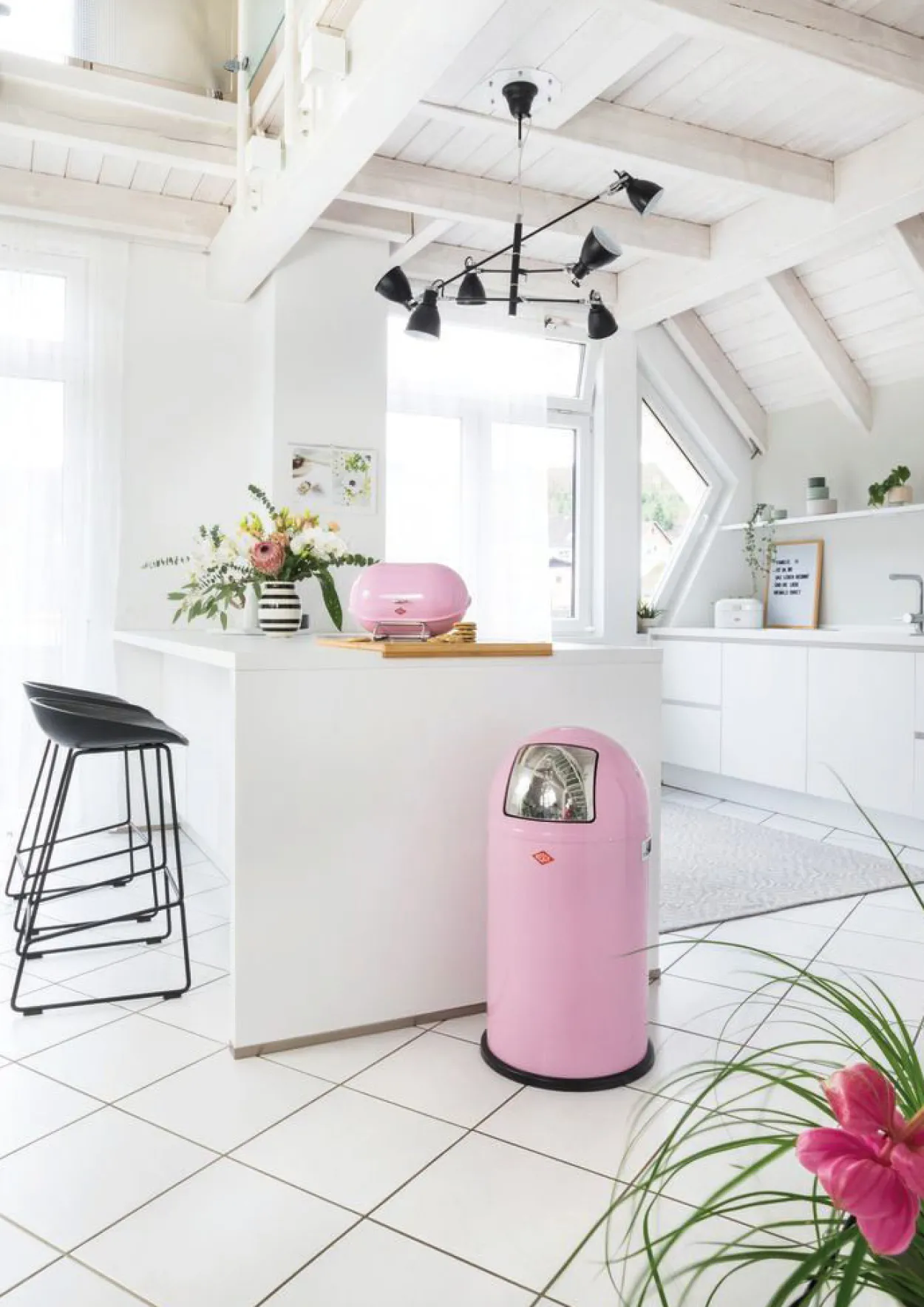 Abfalleimer WESCO PUSHBOY rosa