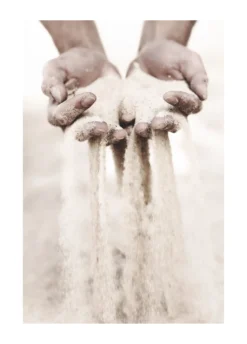 Bild HANDS IN SAND