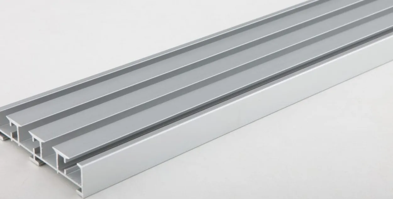 Vorhangschiene 4-läufig silber